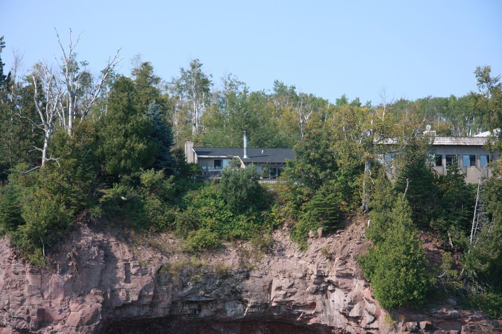 Cliff Dweller On Lake Superior Tofte Extérieur photo