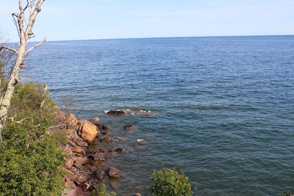 Cliff Dweller On Lake Superior Tofte Chambre photo