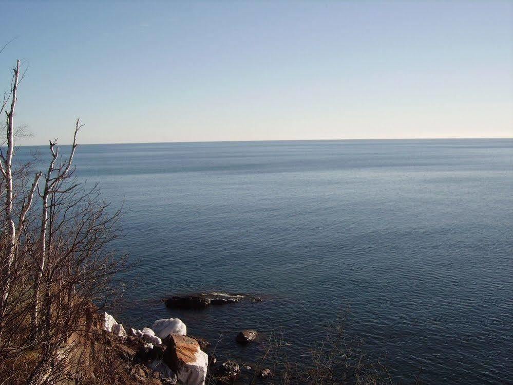 Cliff Dweller On Lake Superior Tofte Extérieur photo