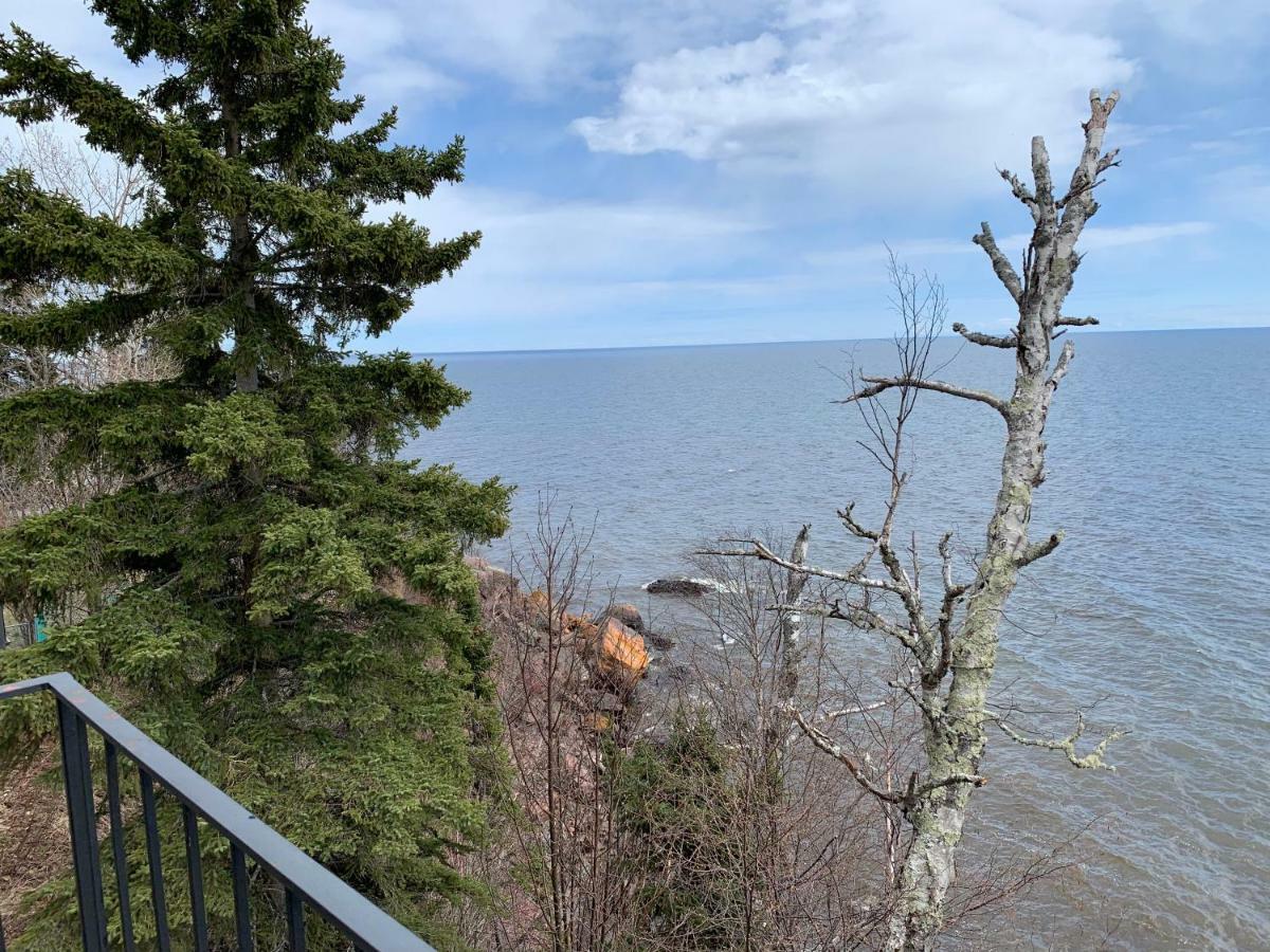 Cliff Dweller On Lake Superior Tofte Extérieur photo